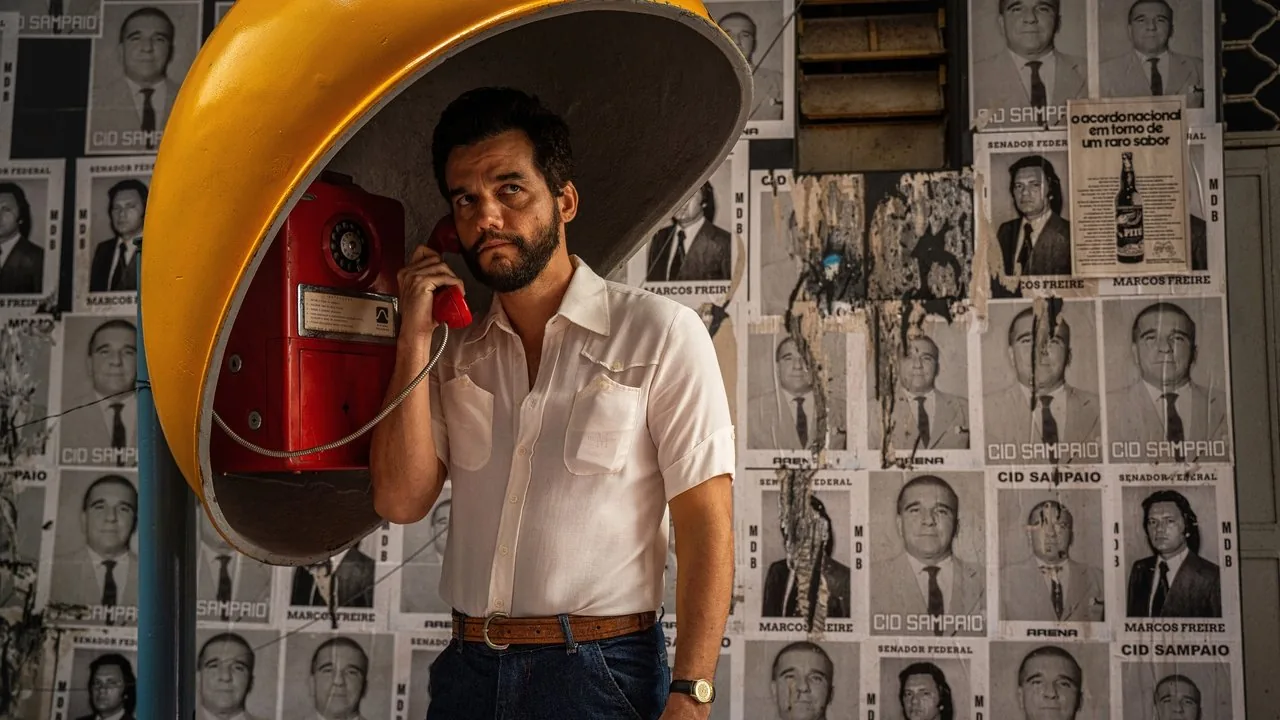 Immagine di scena da L'agente segreto
