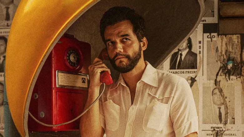 Immagine di scena da L'agente segreto