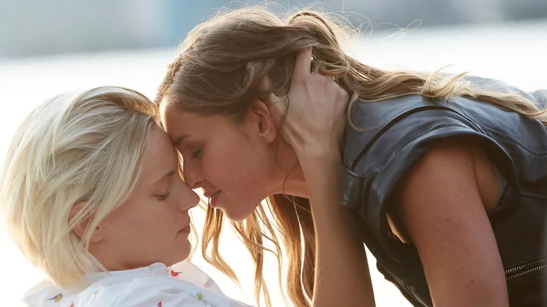Immagine di scena da Below Her Mouth